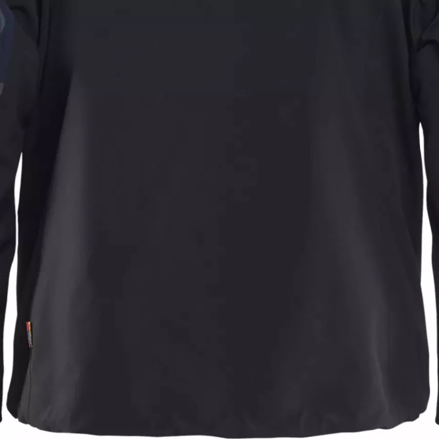 **Extended Back** ensures full coverage and comfort during every movement.