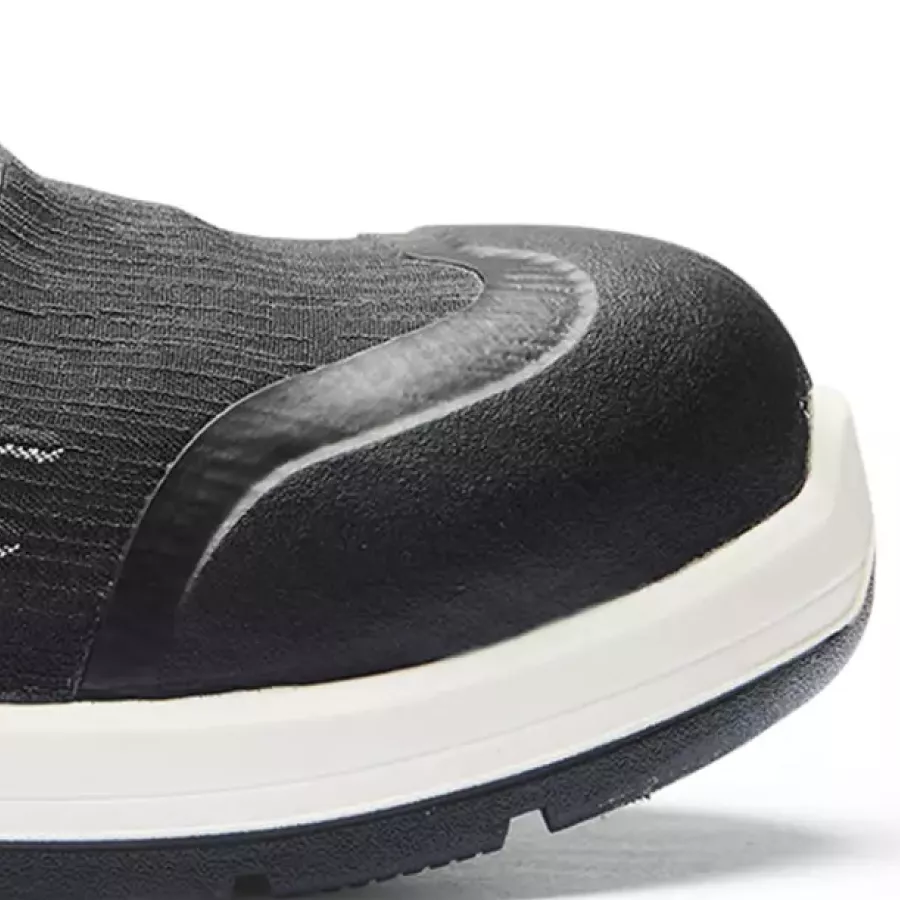**Composite Toe Cap** delivers dependable protection while keeping the shoe light and comfortable to wear.