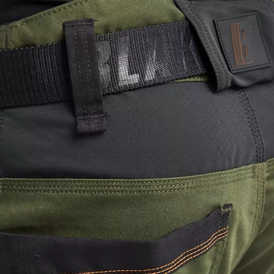 **Stretch Sections** allow effortless mobility that keeps you working freely in every position.