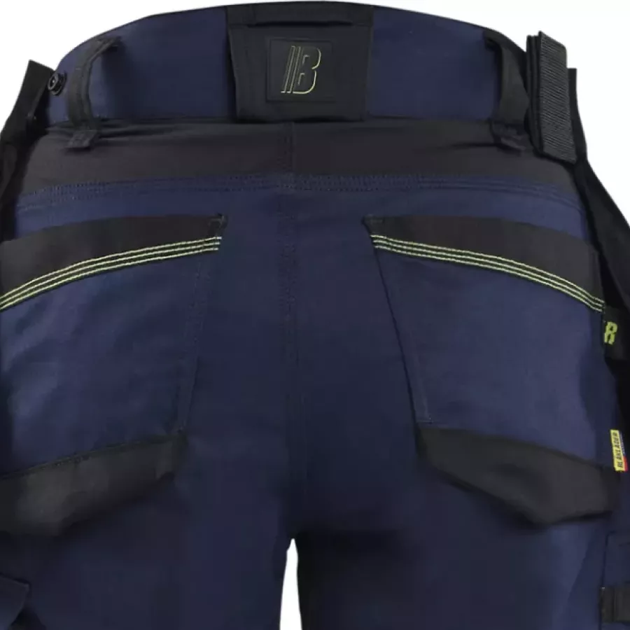 **High Waist at Back** gives you a secure, comfortable fit that stays in place as you move.
