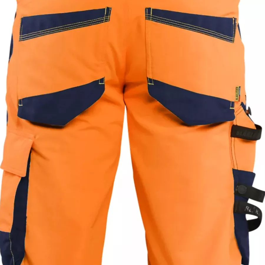 **Tool Pockets** keep your essentials within easy reach so you can work efficiently.