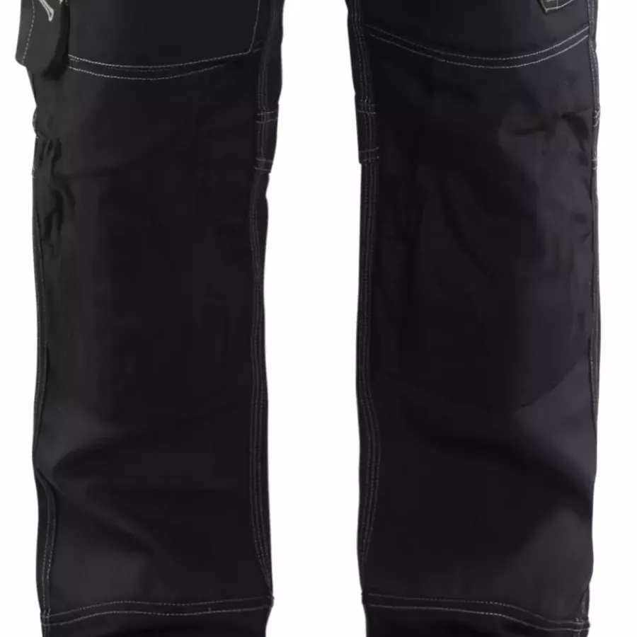 **CORDURA®-verstärkte Kniepolstertaschen** bieten Ihnen zuverlässigen Komfort und Haltbarkeit beim Arbeiten auf den Knien.