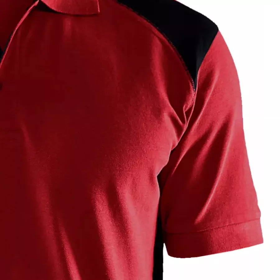 Kurze Ärmel mit Rippbündchen halten die Arme frei und sorgen für einen gepflegten, gut sitzenden Look.