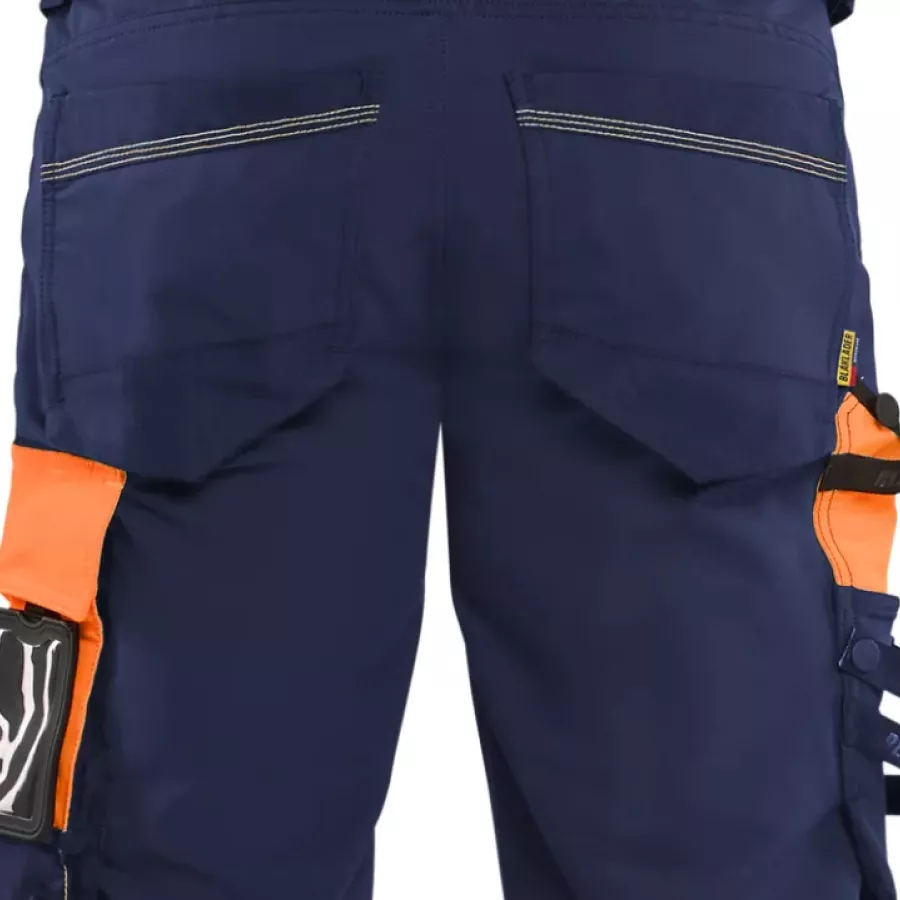 **Tool Pockets** keep your essentials within easy reach so you can work efficiently.