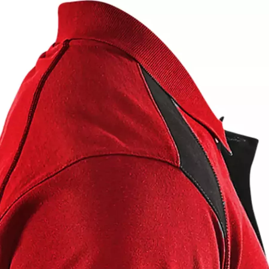 **Verstärkte Schulternähte** sorgen für dauerhafte Strapazierfähigkeit dort, wo sie im täglichen Einsatz am meisten benötigt wird.