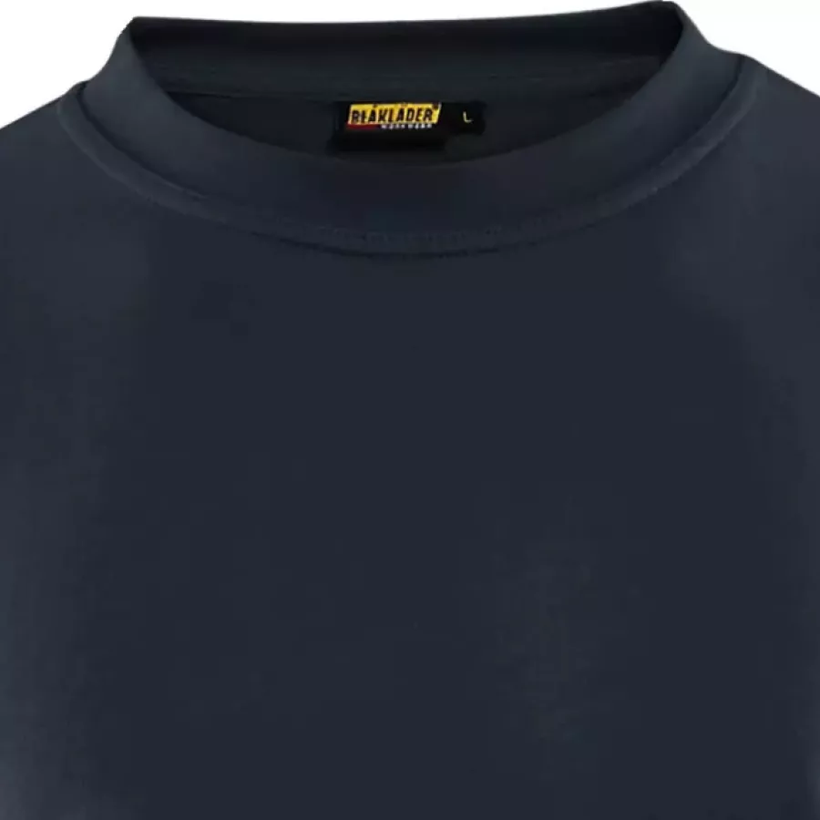 **Round Collar** provides a classic, comfortable fit that feels effortless all day.