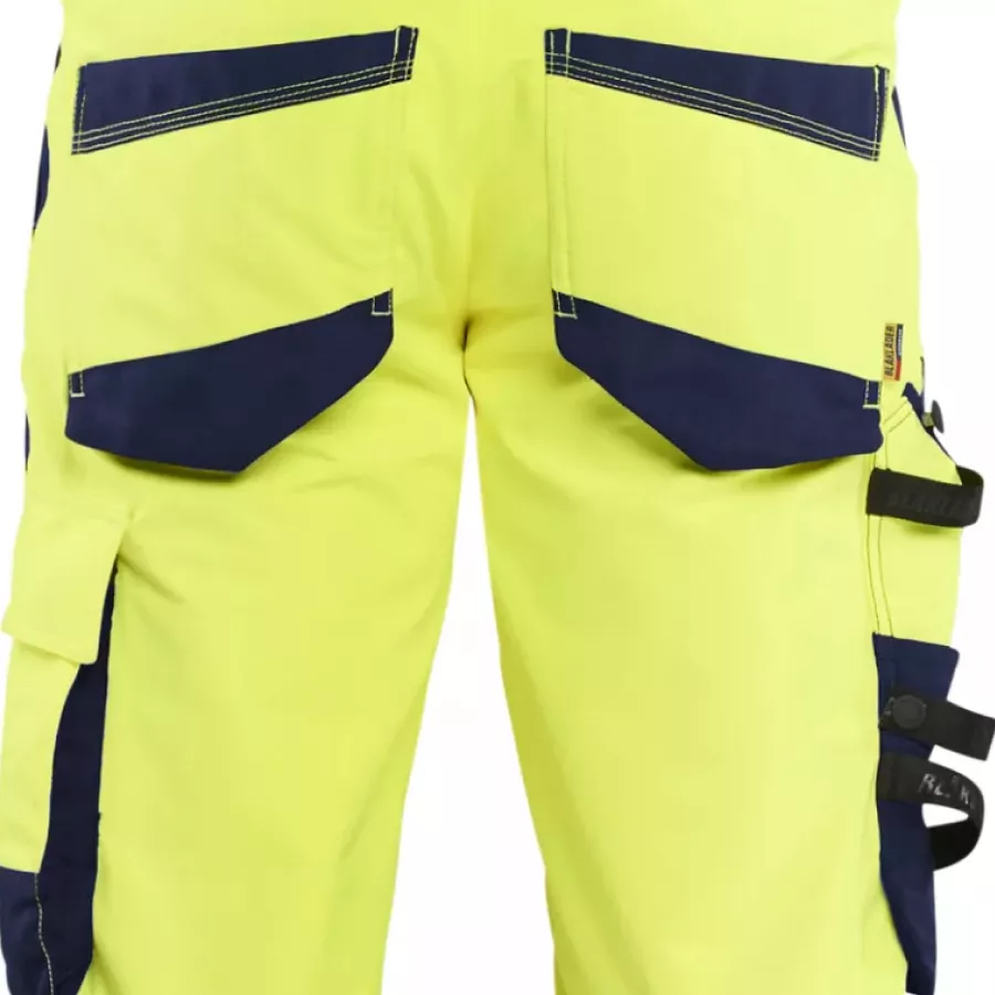 **Tool Pockets** keep your essentials within easy reach so you can work efficiently.