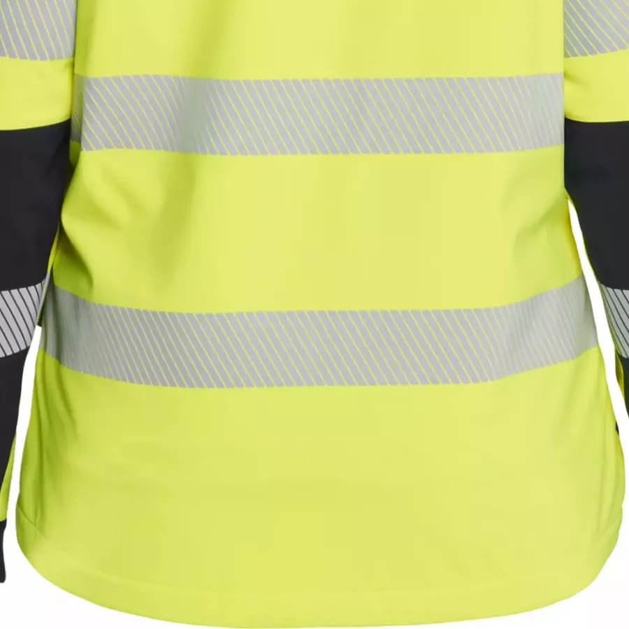 **Extended Back** provides extra coverage and warmth when you bend or move.
