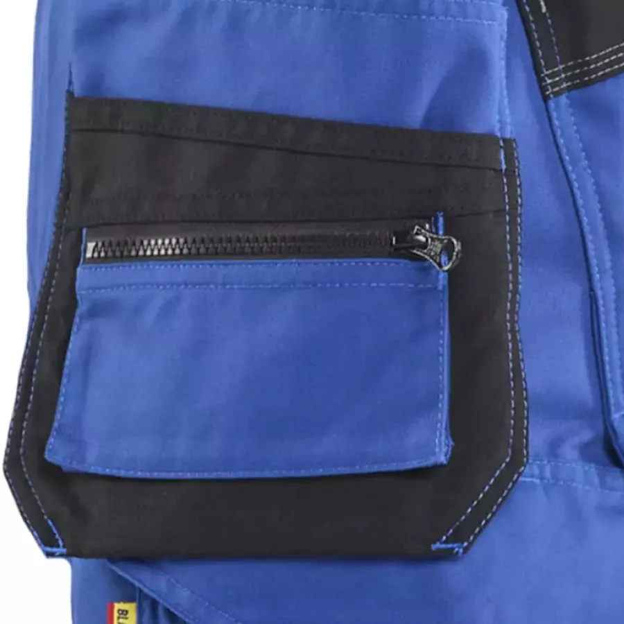 **Zipper Pocket** keeps small essentials secure and easy to access throughout the day.