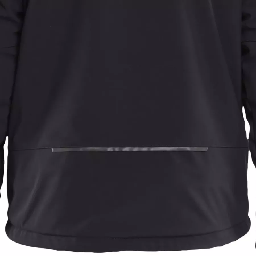 **Extended Back** provides extra coverage and warmth when bending or reaching.