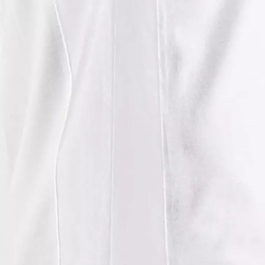 **Side Vents** provide extra freedom of movement and a breathable fit.