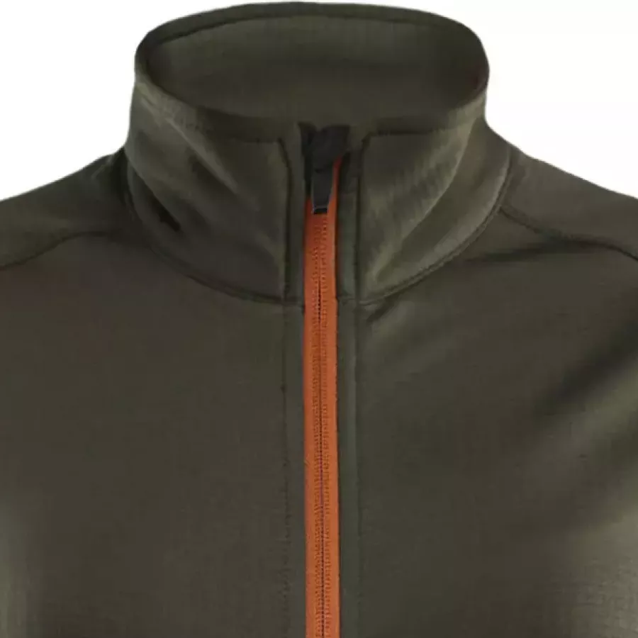 **Stand-Up Collar** delivers extra neck protection and helps retain heat.