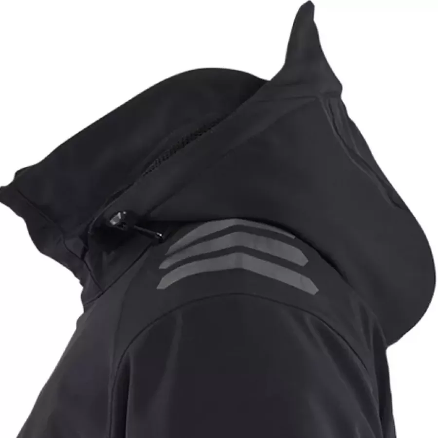 **Detachable Hood** gives you flexible protection against rain and wind whenever you need it.