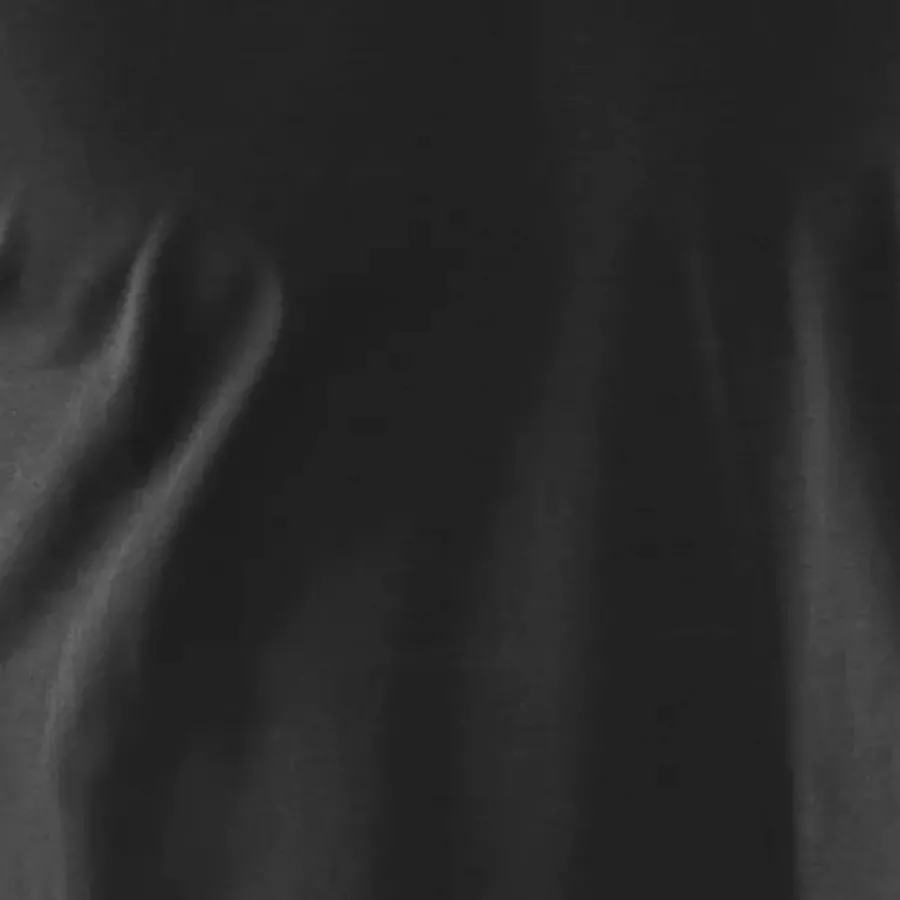 **Leichter Stoff** hält Sie kühl und engt nicht ein, selbst an arbeitsreichen Tagen.