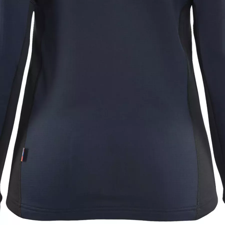 **Extended Back** offers added coverage and warmth, especially during movement.