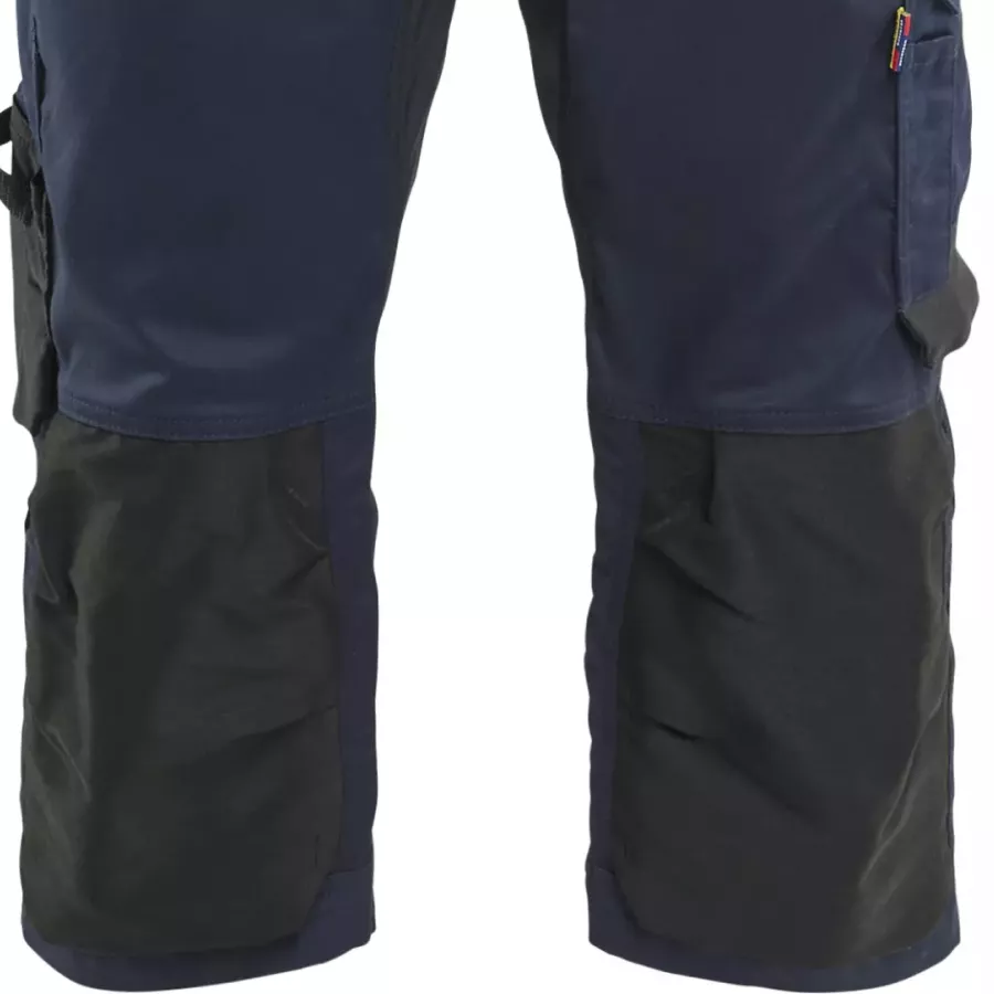 **Knee-Pad Pockets** give you comfortable support whenever tasks call for low-level work.