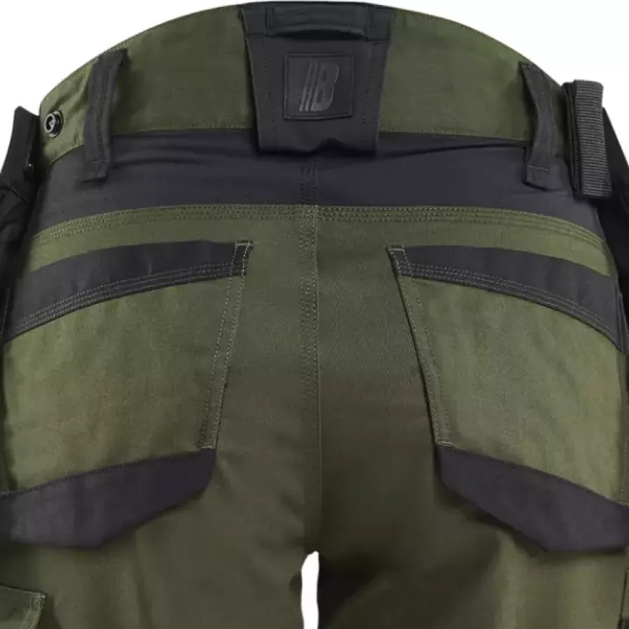 **High Waist at Back** gives you a secure, comfortable fit that stays in place as you move.