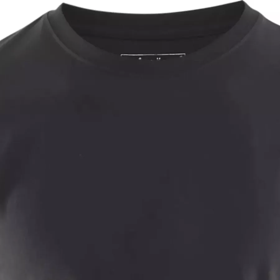 **Ribbed Round Collar** sits comfortably while keeping its shape throughout the day.