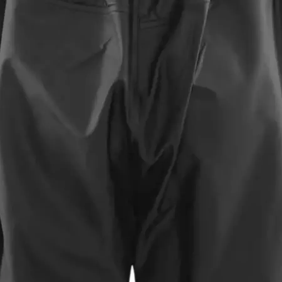 **Water Resistance** keeps you comfortably dry so you can stay focused in wet conditions.