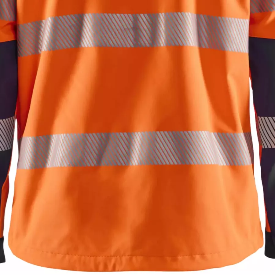 **Extended Back** provides extra coverage to keep you comfortable as you move and bend.