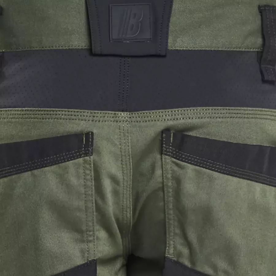 **Ventilating Mesh Panels** enhance airflow to keep you cool during demanding tasks.