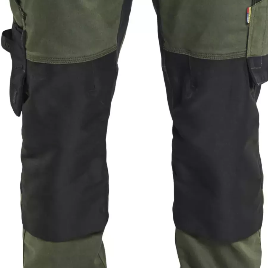 **CORDURA®-Reinforced Knee-Pad Pockets** provide durable, comfortable support whenever you kneel.