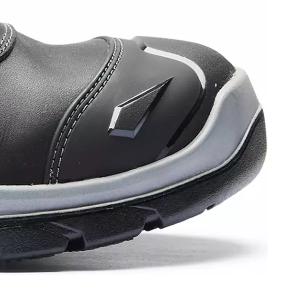 **Aluminum Toe Protection** shields your feet from impacts while keeping the shoes lightweight for all-day wear.