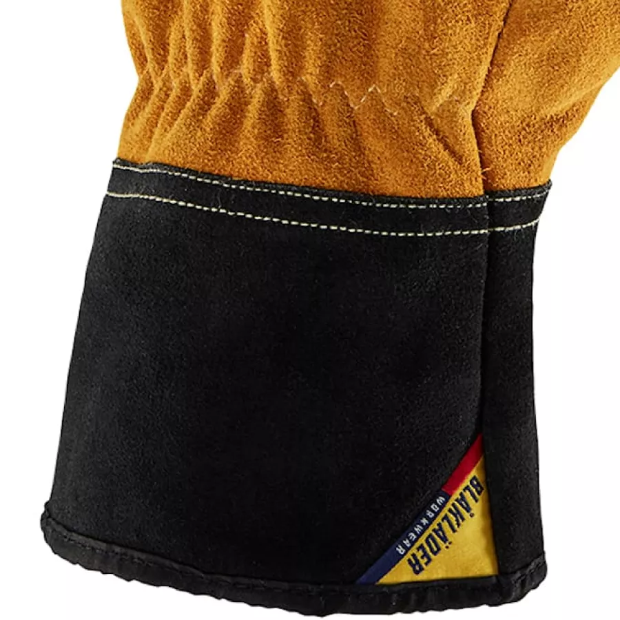 **Extended Open Cuff** adds extra coverage that lets you slip the gloves on and off with ease.