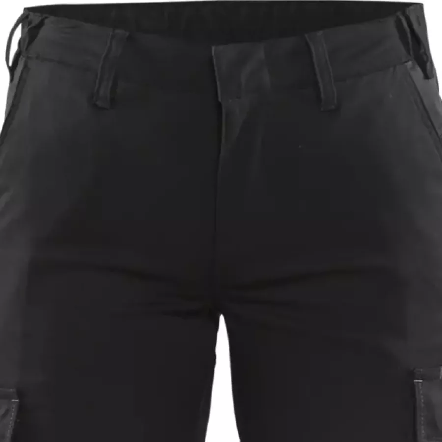 **Elastic Waistband** adapts to your shape for a perfect, comfortable fit.