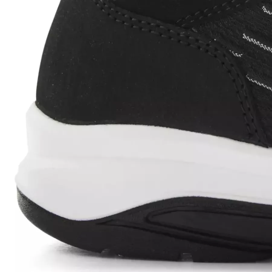 **Non-Metallic Penetration Protection** adds confident underfoot security without weighing you down.