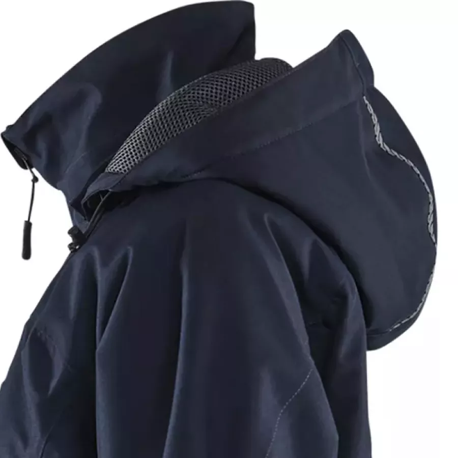 **Detachable Hood** lets you switch between streamlined style and added weather protection with ease.