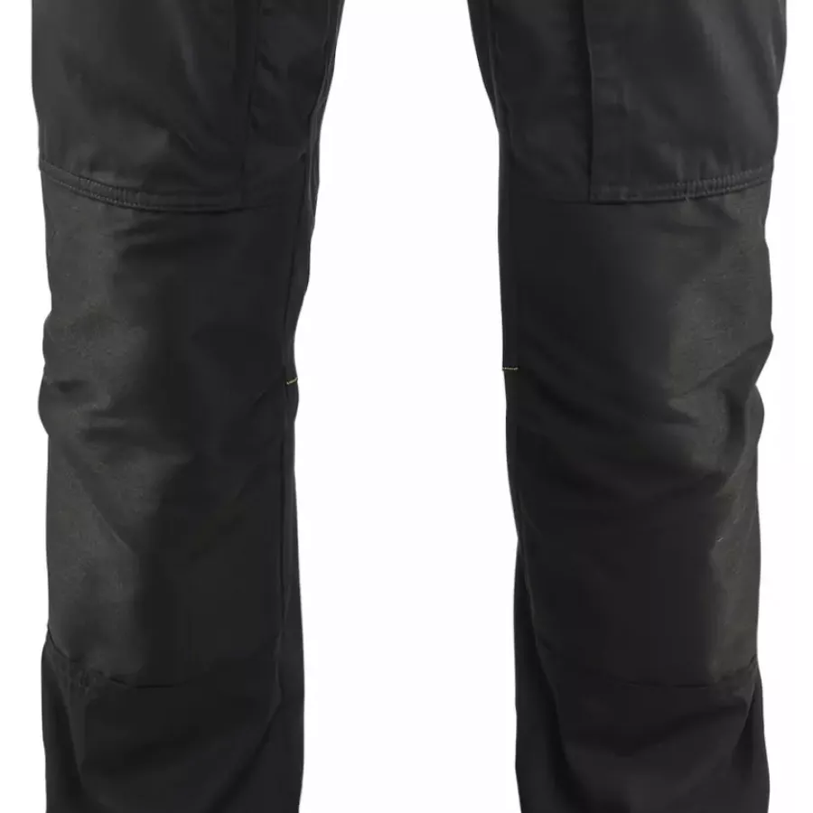 **CORDURA®-Reinforced Knees** protect your knees while keeping you comfortable during kneeling tasks.