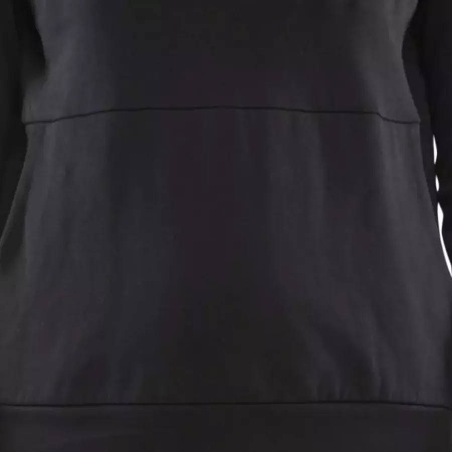 **Kängurutasche** hält Ihre Hände warm und wichtige Sachen griffbereit.