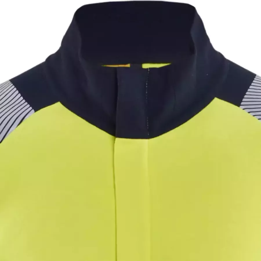 **Stand Up Collar** offers a snug, comfortable feel that helps keep warmth close.