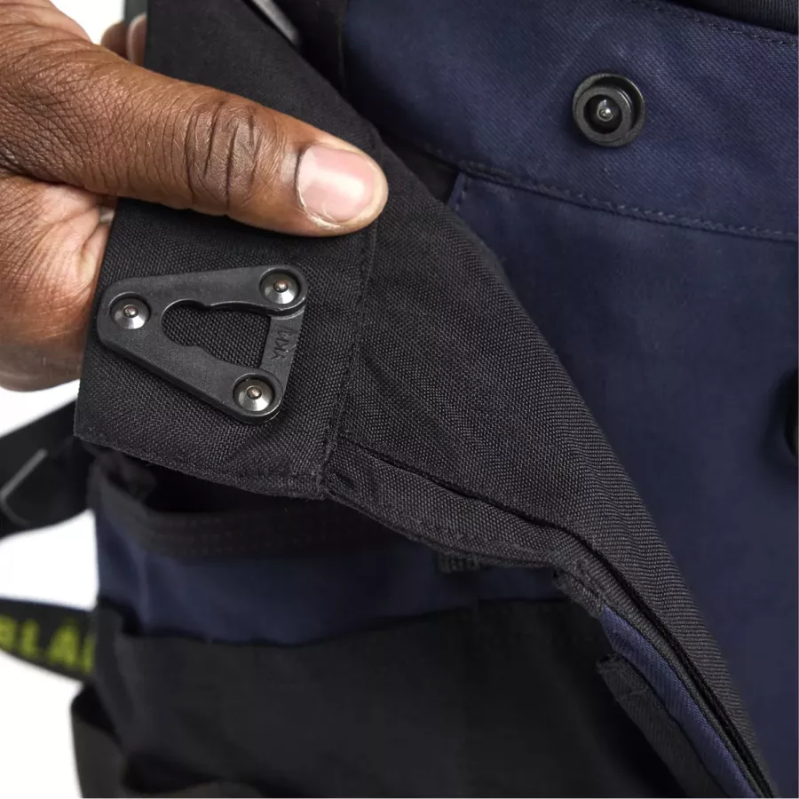 **Detachable Tool Pockets** offer quick, customizable storage so you can carry only what you need.