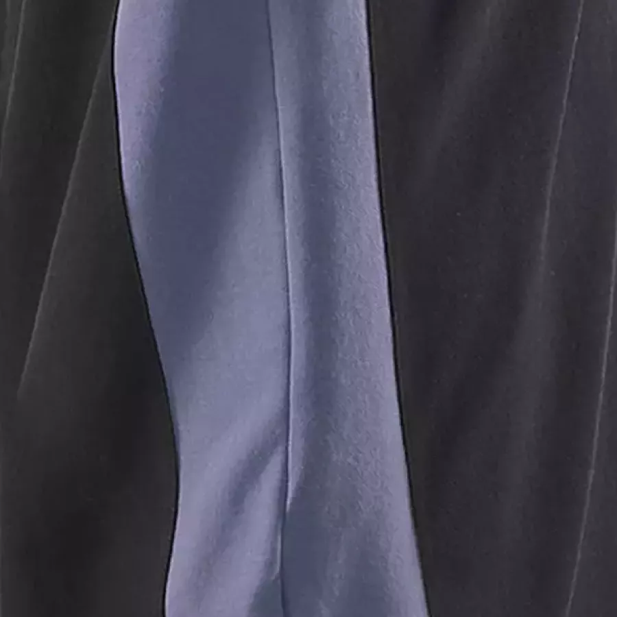 **Side Vents** provide extra freedom of movement and a breathable fit.