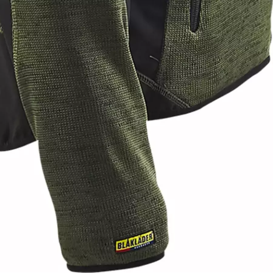 **Elastic Cuffs**  hug your wrists gently to keep you warm.