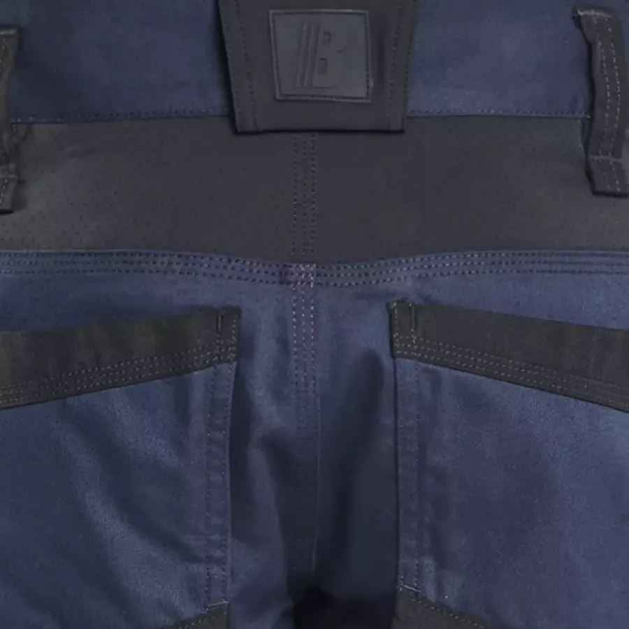 **Ventilating Mesh Panels** enhance airflow to keep you cool during demanding tasks.