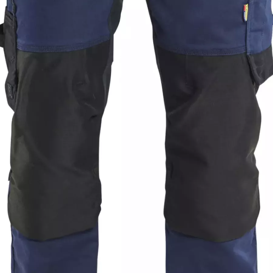 **CORDURA®-Reinforced Knee-Pad Pockets** provide durable, comfortable support whenever you kneel.