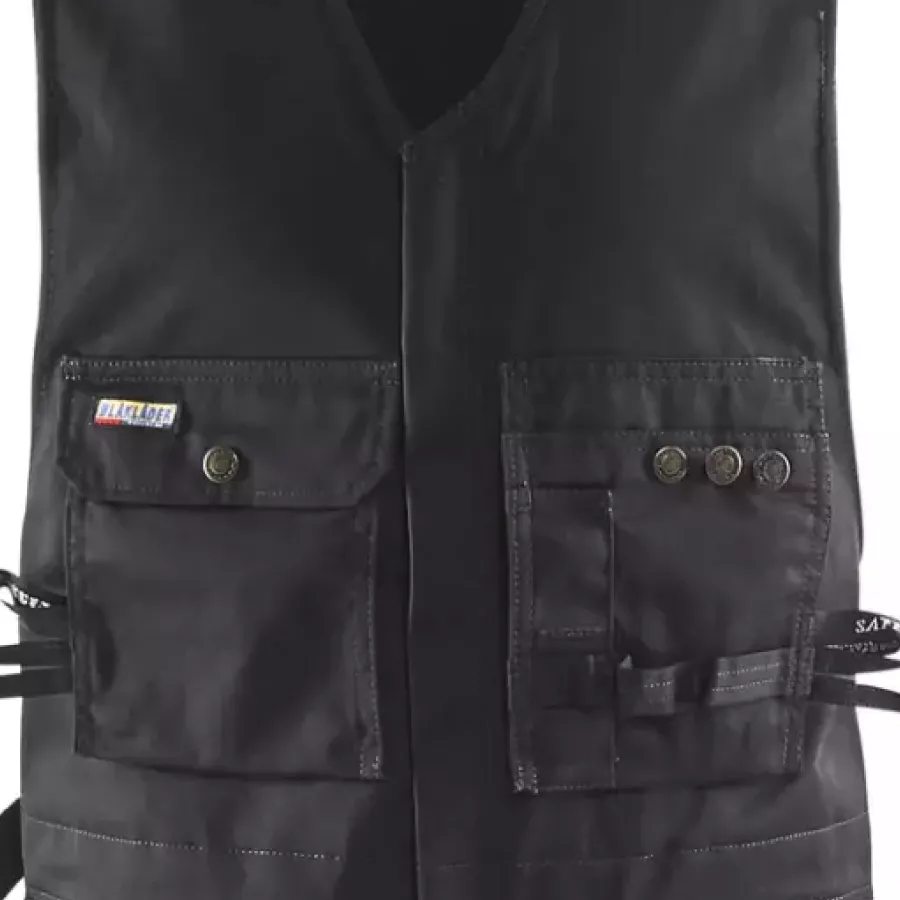 **Hidden Zipper** delivers a clean, snag-free look that stays smooth throughout your workday.