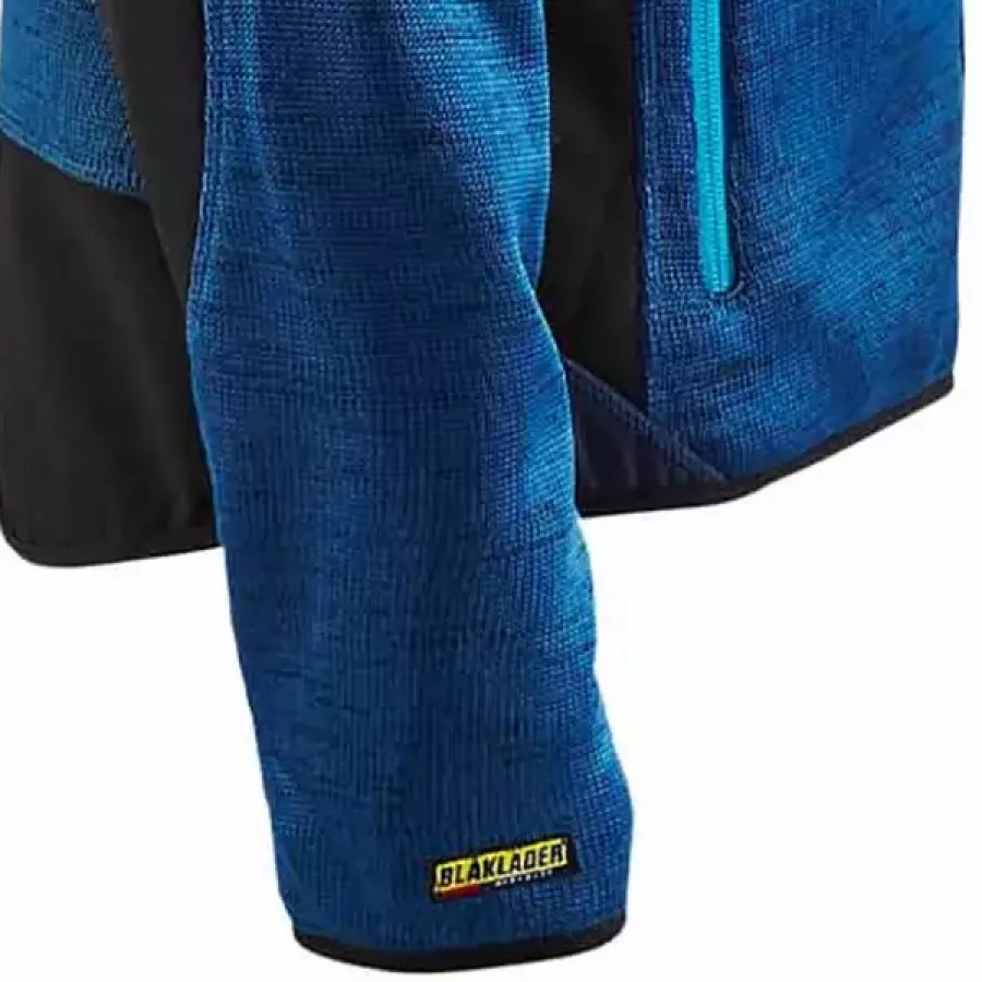 **Elastic Cuffs**  hug your wrists gently to keep you warm.
