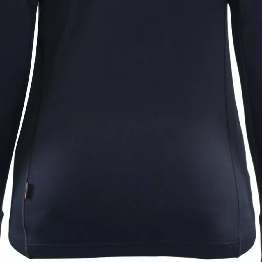 **Extended Back** offers added coverage and warmth, especially during movement.