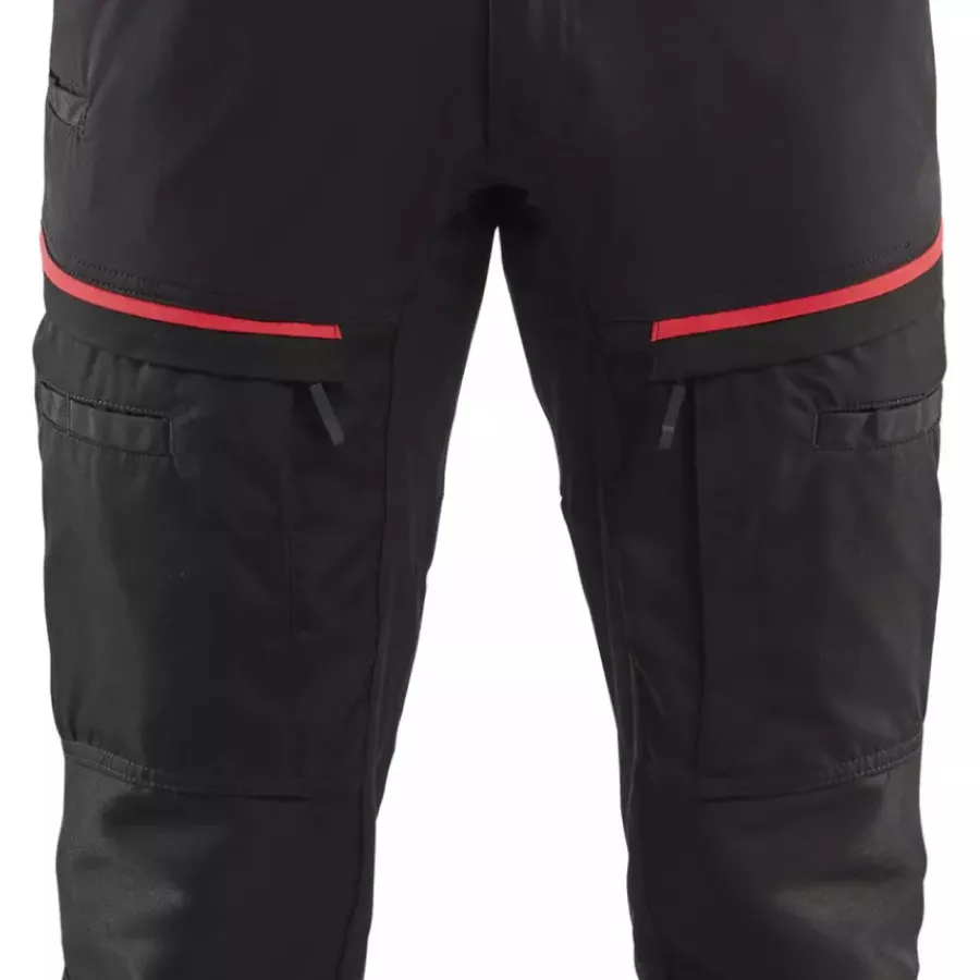 **Thigh Pocket with Zipper** keeps your tools and essentials safe and within easy reach.