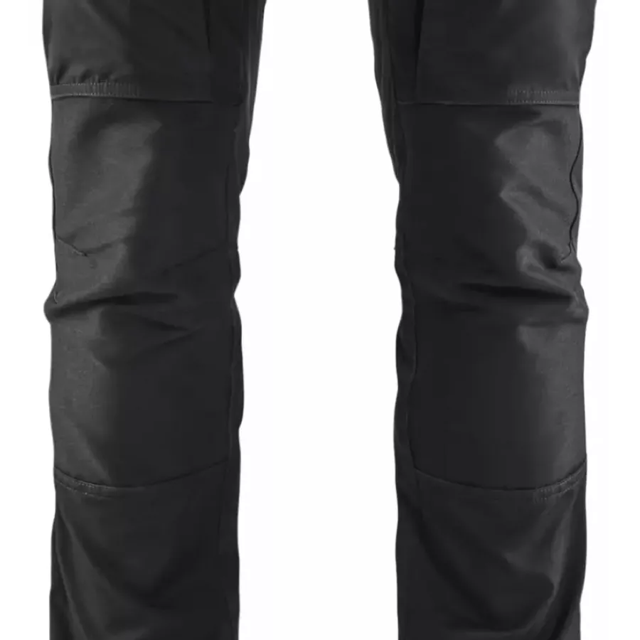 **CORDURA®-Reinforced Knees** protect your knees while keeping you comfortable during kneeling tasks.