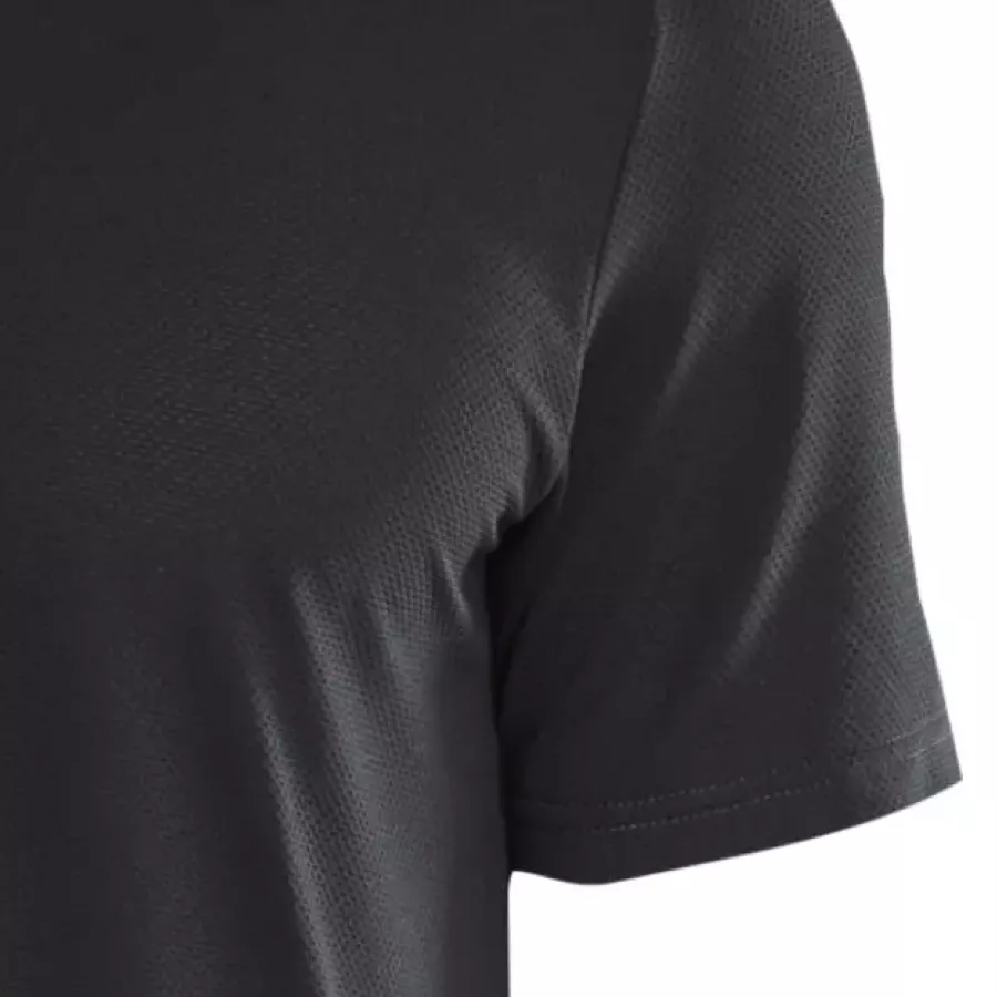 **Short Sleeve** offers easy airflow and natural freedom of movement throughout the day.