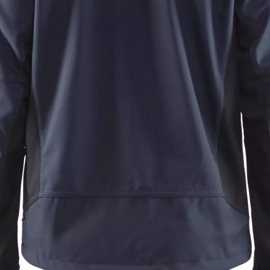 **Verlängerter Rücken** bietet zusätzliche Abdeckung, die bei Bewegung und wechselhaftem Wetter für Komfort sorgt.