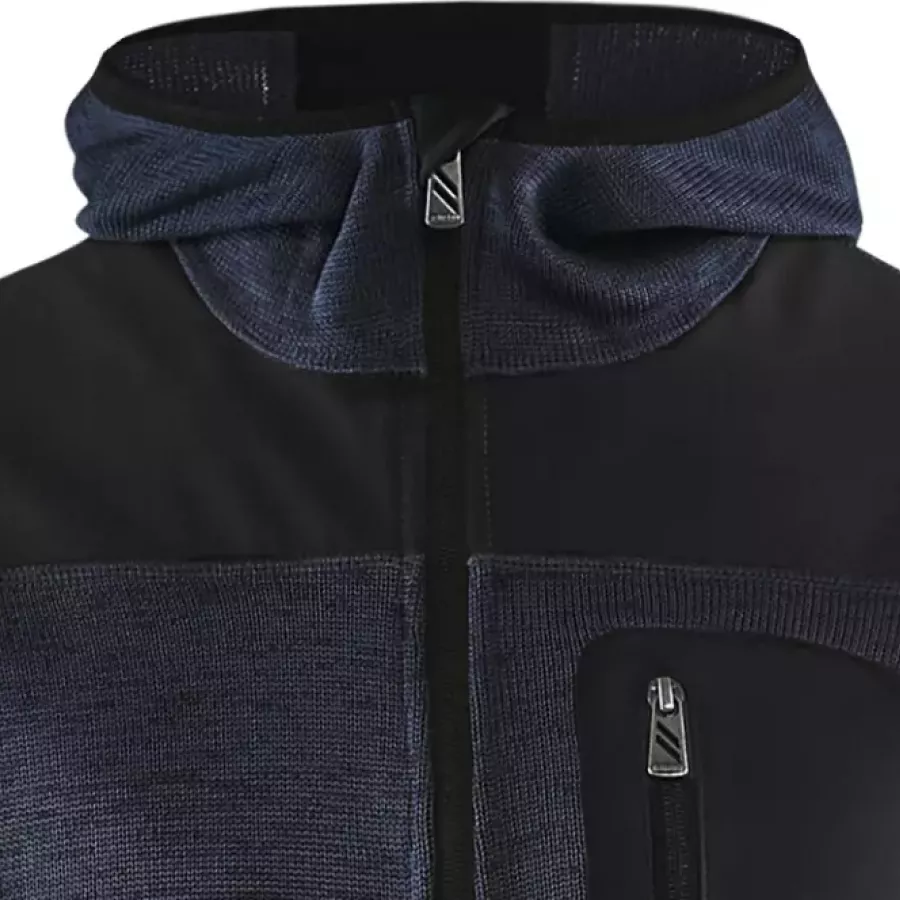 **Fixed Hood** wraps you in a streamlined fit that stays put when the wind picks up.