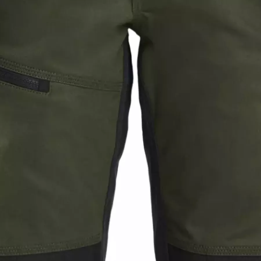 **Stretch Fabric** follows your every motion for effortless mobility throughout the day.