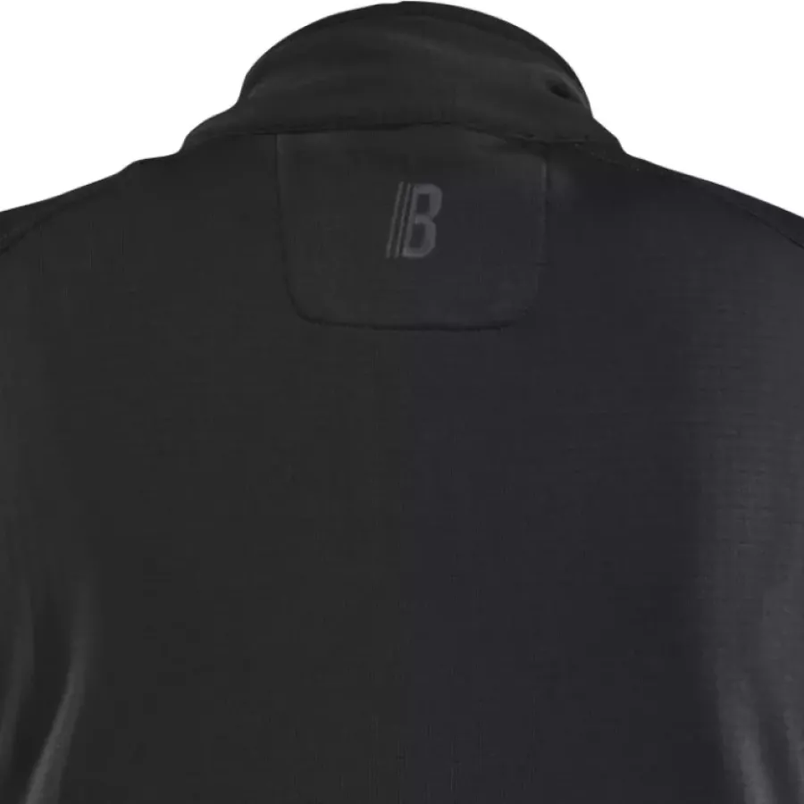 **High Collar** wraps your neck in soft, cozy warmth for comfort on cooler days.