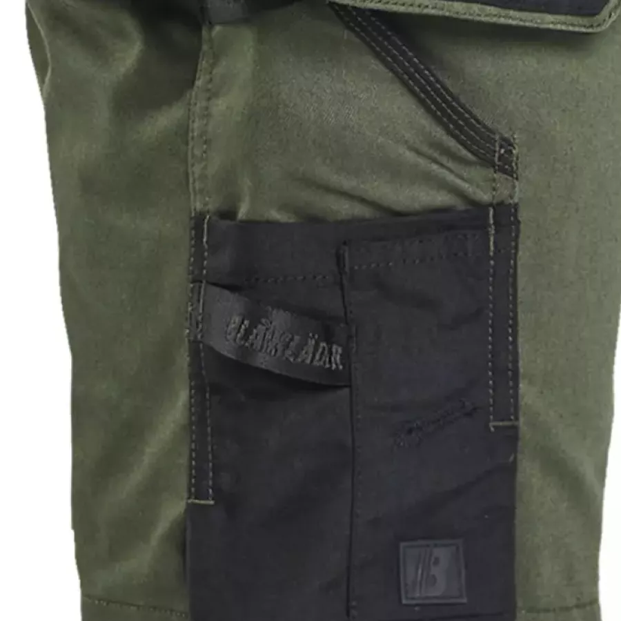 **Removable Tool Pockets** offer customizable storage based on your work needs.